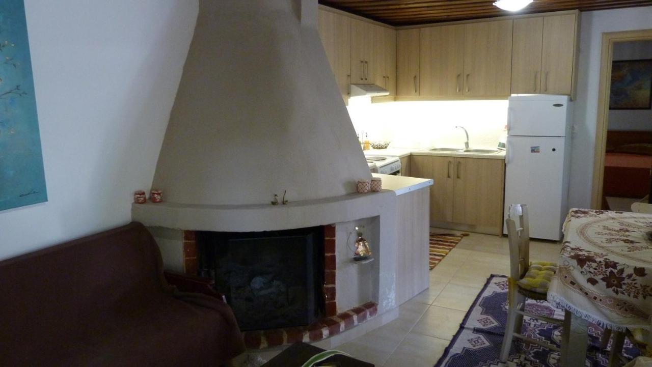 Villatzer - Traditional House With Fireplace And Garden Tzermiádon Eksteriør billede